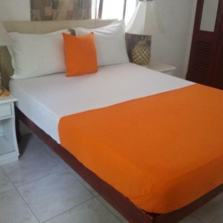 Enchanted Villas Inn Montego Bay Exterior photo