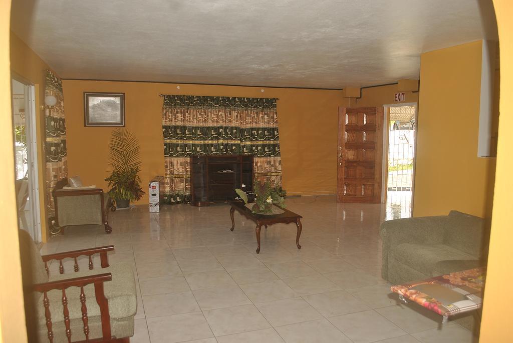 Enchanted Villas Inn Montego Bay Exterior photo