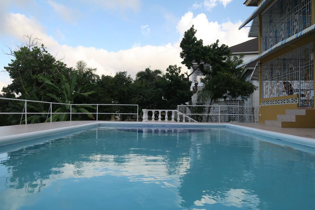 Enchanted Villas Inn Montego Bay Exterior photo