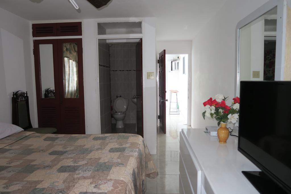 Enchanted Villas Inn Montego Bay Exterior photo