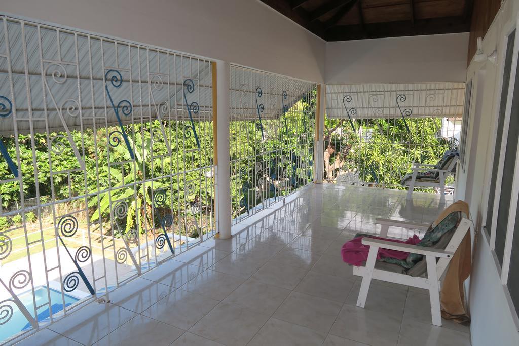 Enchanted Villas Inn Montego Bay Exterior photo