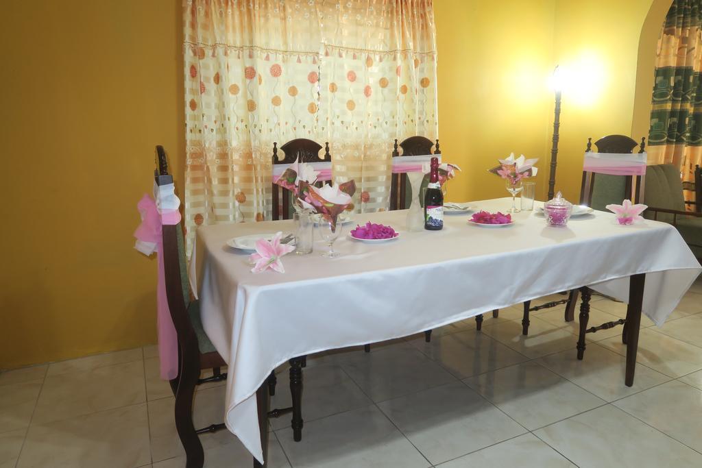 Enchanted Villas Inn Montego Bay Exterior photo